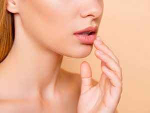 ماندگاری ژل لب - کلینیک تندیس