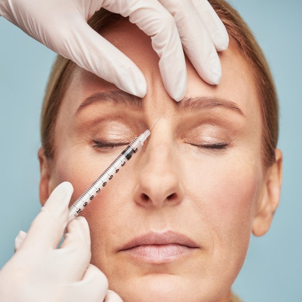 فیلر خط اخم چیست؛ بهترین مارک، ماندگاری و عوارض