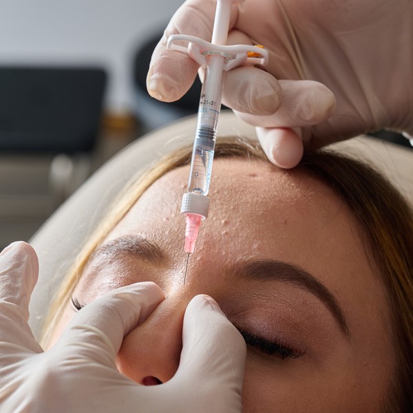 فیلر بینی چیست؛ عوارض، کاربرد، ماندگاری و هزینه