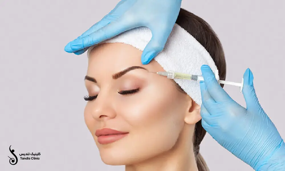 تزریق مزوژل پروفایلو توسط پزشک برای خانمی جوان